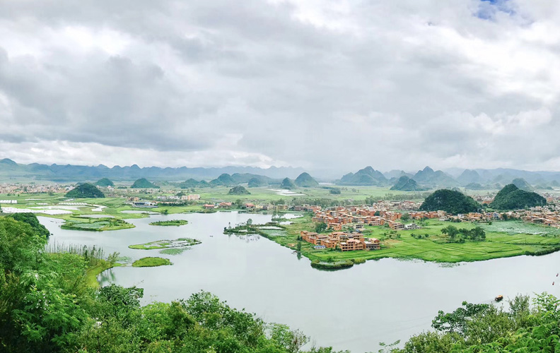 美麗的普者黑景區(qū)俯瞰圖。