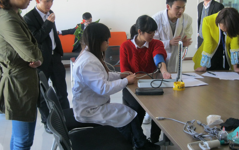 2012年11月20日，天度集團(tuán)與廣州中醫(yī)學(xué)院合作，為員工進(jìn)行健康教育、健康普查和中醫(yī)理療活動(dòng)，活動(dòng)為期4天，在活動(dòng)期間，為員工進(jìn)行健康檢查、常見病的咨詢及檢測、常見?。i椎病、肩周炎、關(guān)節(jié)炎、腰腿痛、椎間盤突出癥、失眠、便秘、高血壓、糖尿病、咽炎、胃病、前列腺炎、婦科疾病、靜脈曲張、肥胖等疾?。┑尼樉睦懑煛喂?、足療等服務(wù)