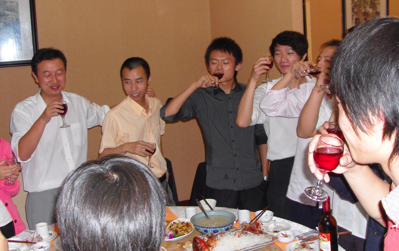 2009年9月24日，為迎接中秋佳節(jié)來臨，慶祝60周年國(guó)慶，答謝天度員工為公司快速發(fā)展所做出貢獻(xiàn)，天度網(wǎng)絡(luò)公司進(jìn)行了員工歡唱活動(dòng)。天度是一個(gè)年輕的團(tuán)隊(duì)，也是一個(gè)充滿活力的團(tuán)隊(duì)，也將是一個(gè)快樂的團(tuán)隊(duì)。