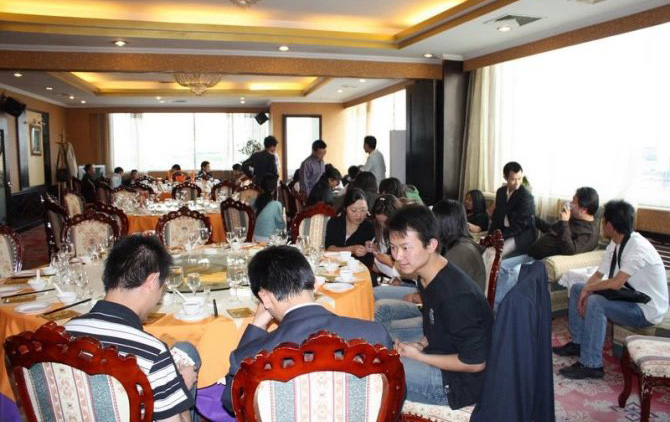 2009年2月29日，昆明天度網(wǎng)絡(luò)公司多名員工生日之際，公司在滇池路“西貢碼頭.中云名菜館”舉辦了集體生日宴會。天度部分同事及天度部分客戶共計100余人參加了本次活動。