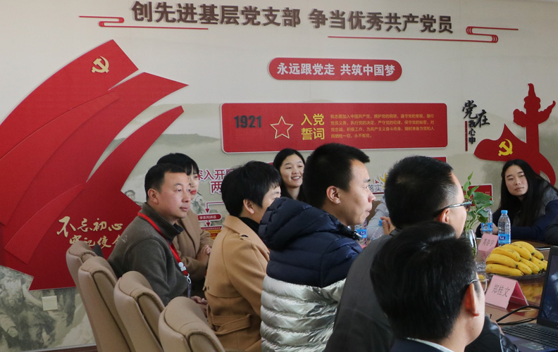 天度從黨支部成立之日起，集團就一直積極動員、支持和幫助流動黨員亮明身份，接轉(zhuǎn)組織關系。2017年，隨著黨員人數(shù)的增加，集團專門擴展了76平米的黨員活動中心，并進一步規(guī)范了黨員組織生活會、民主評議黨員等制度，通過發(fā)揮黨的組織優(yōu)勢和政治優(yōu)勢，做好深入細致的思想政治工作和群眾工作，揚黨建之長，增強天度的競爭力和發(fā)展后勁。